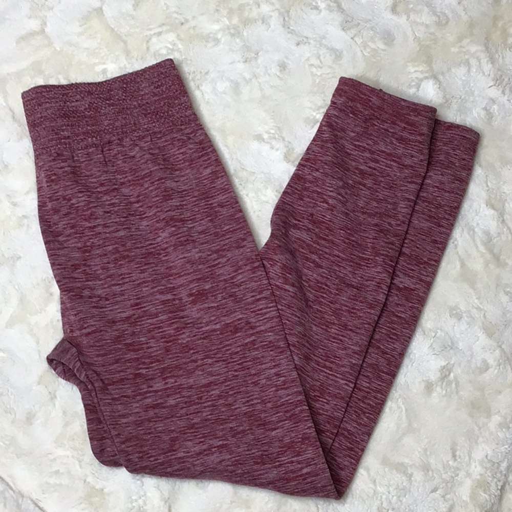 Fornia leggings in burgundy, heathered. One size. Pre-loved.